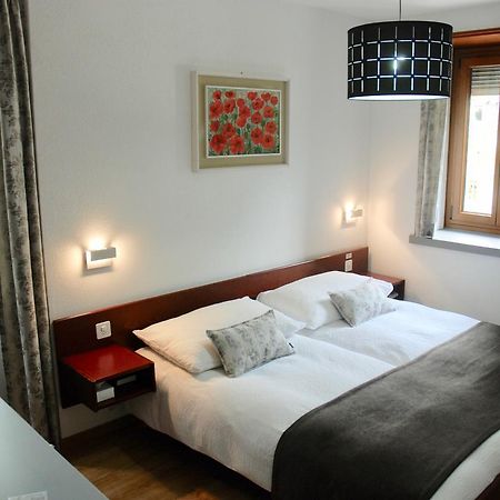 סן-מוריס La Dent-Du-Midi Hotel & Restaurant מראה חיצוני תמונה